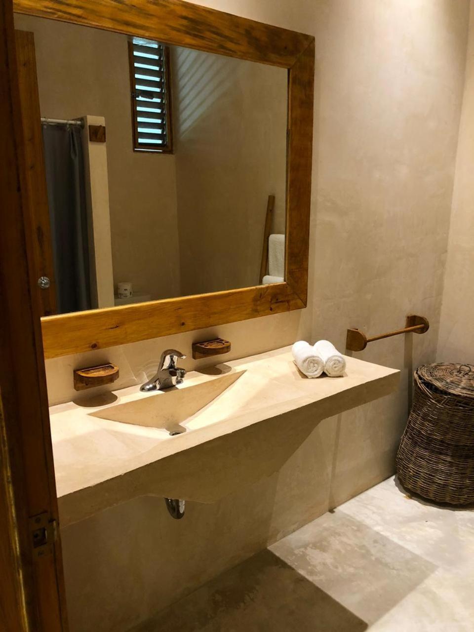 הולבוקס איילנד Hotel Casa Margot מראה חיצוני תמונה